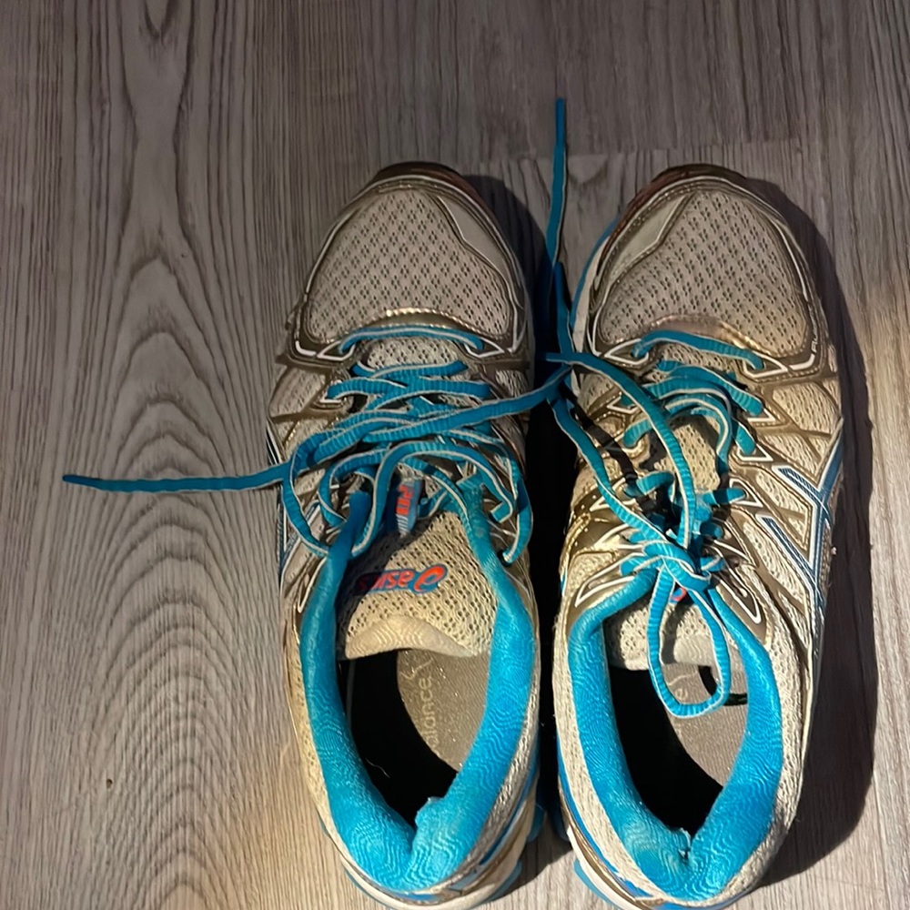 Oasis running shoes , size 7.5, used in good condition